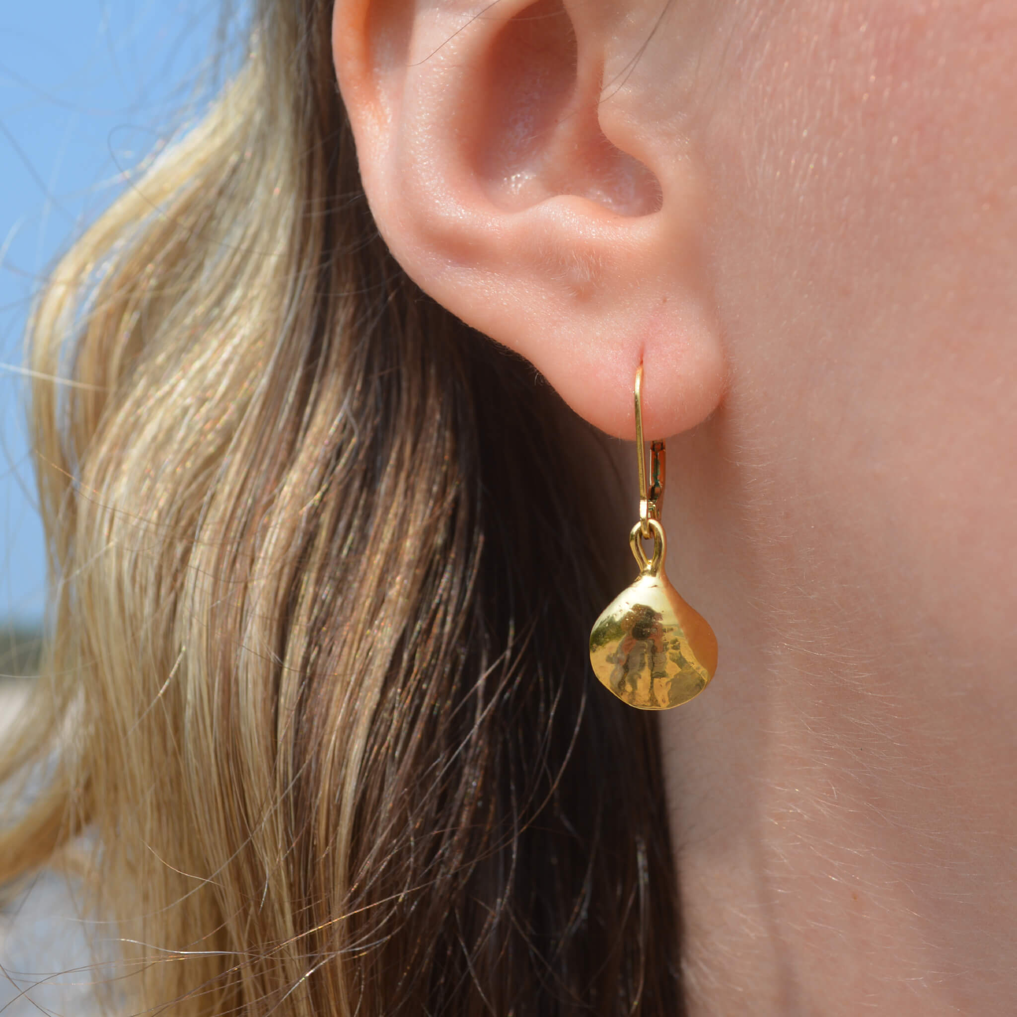 Mini Clam Earring 14k Gold Plated