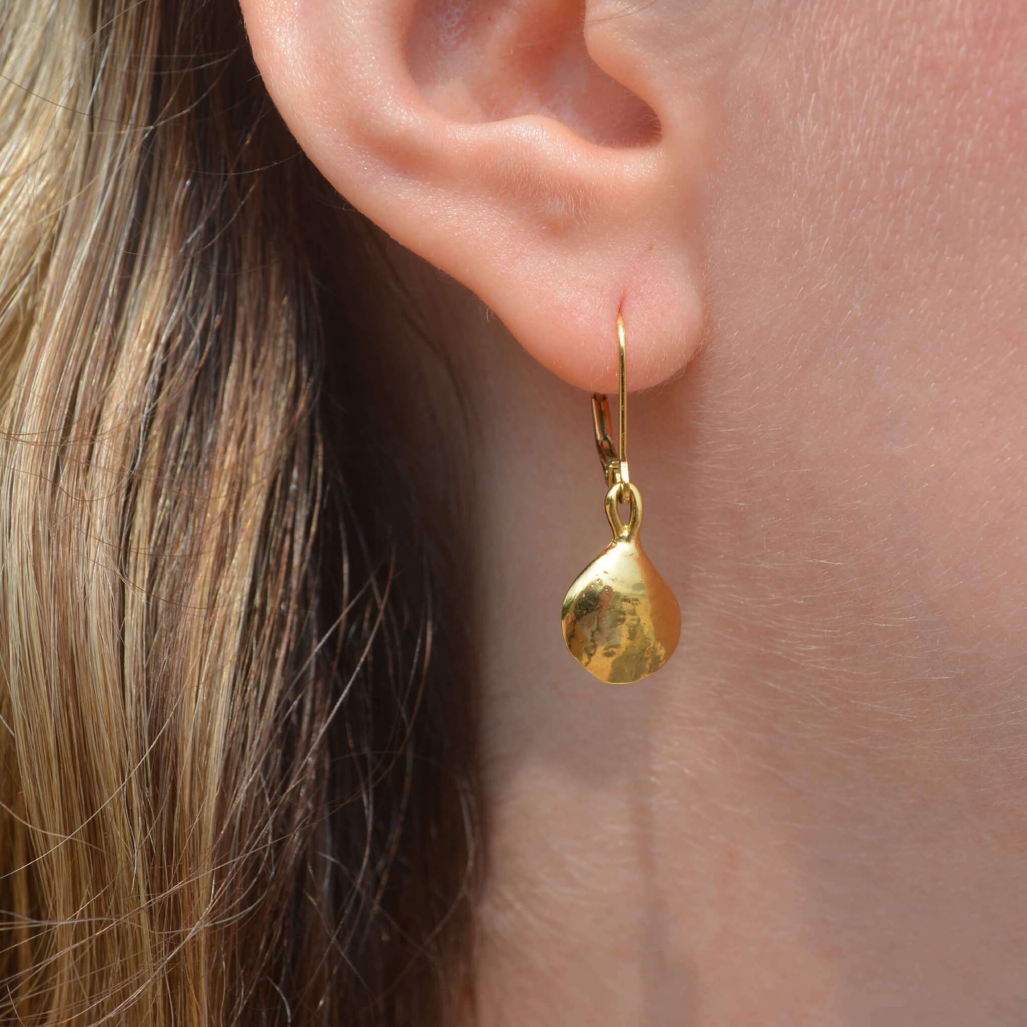 Mini Clam Earring 14k Gold Plated