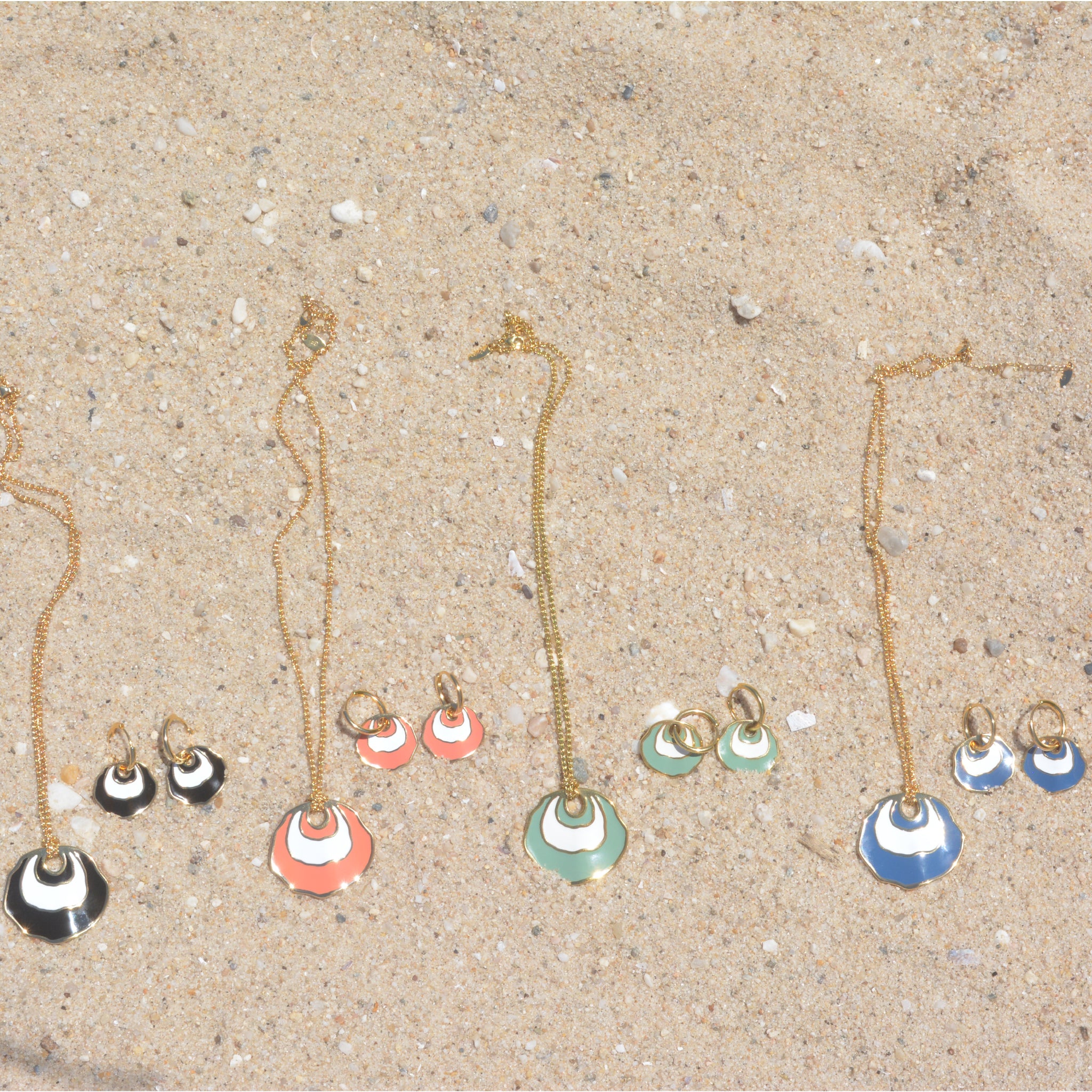 Jingle Necklace in Jet Black