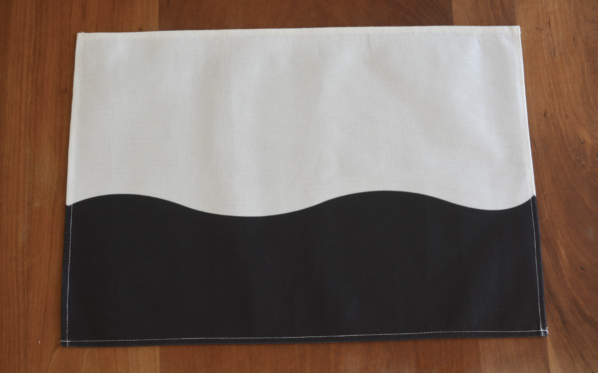 Wave Placemat in Black