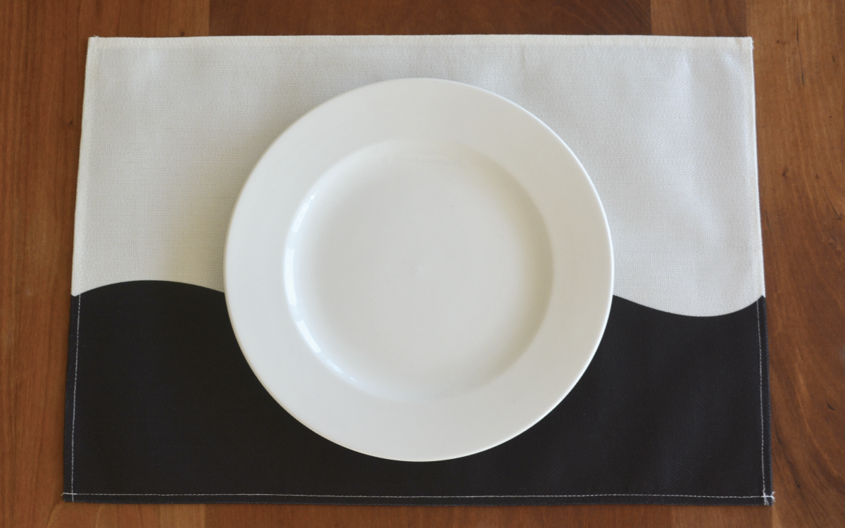 Wave Placemat in Black