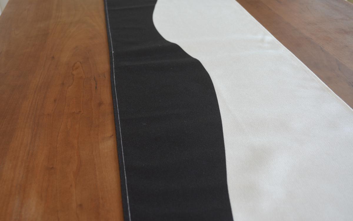 Wave Table Runner in Black