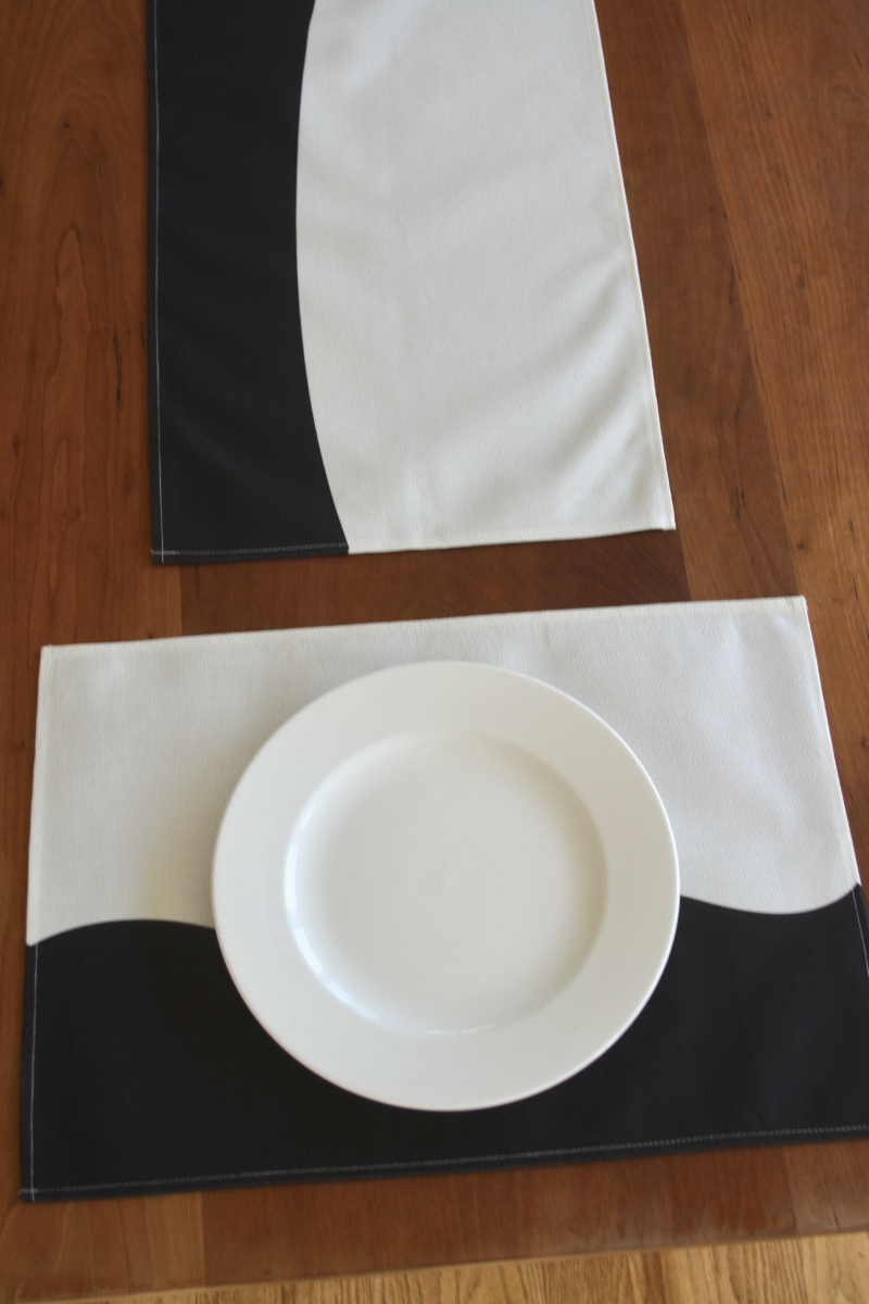 Wave Table Runner in Black