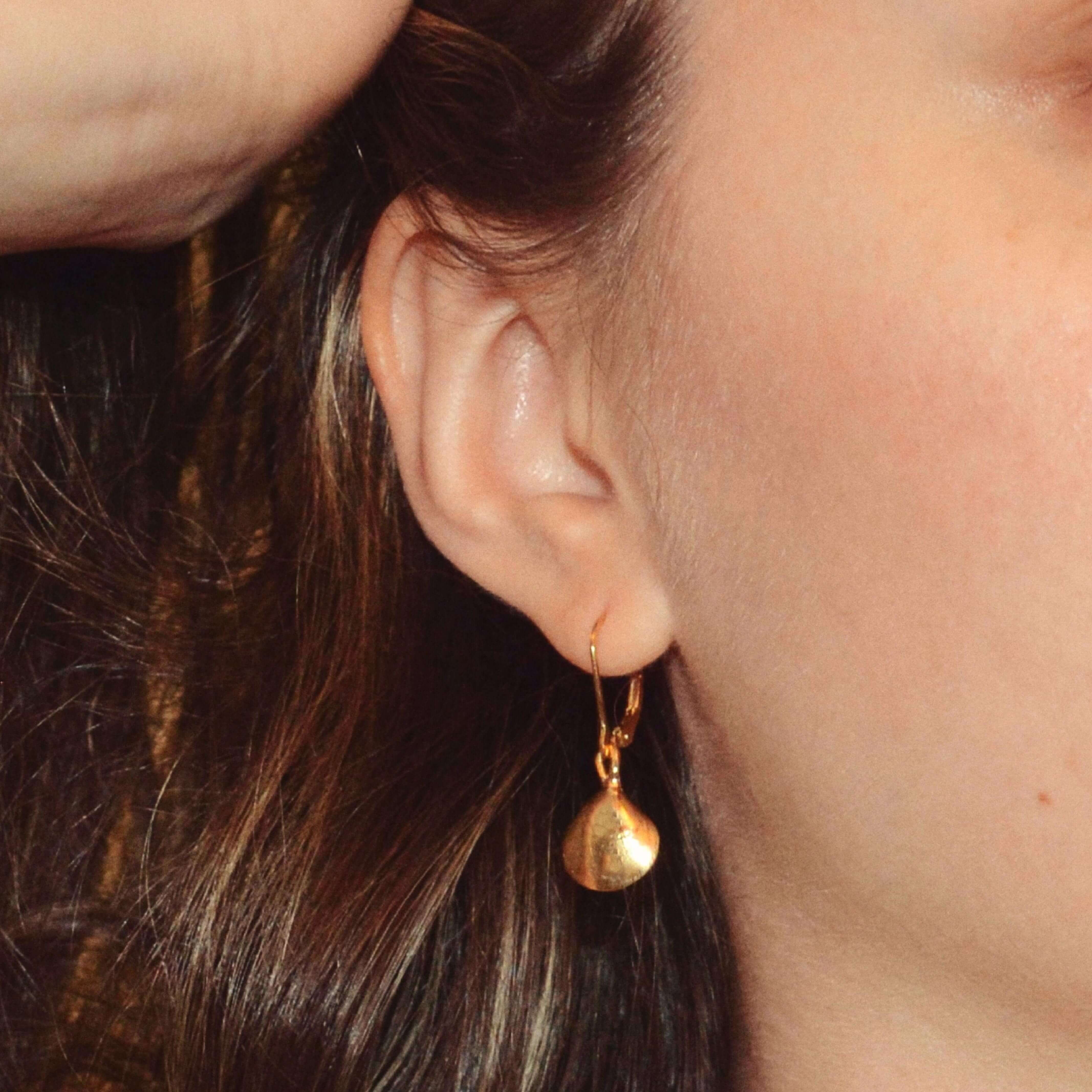 Mini Clam Earring 14k Gold Plated